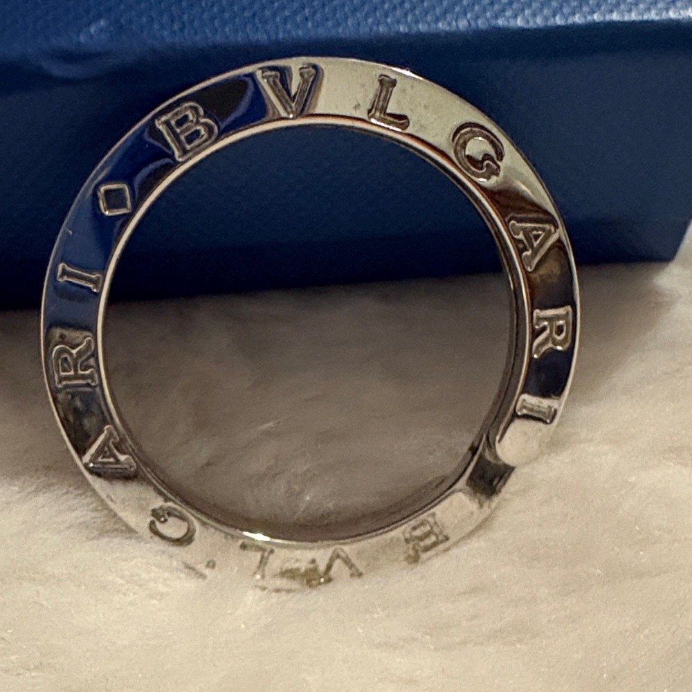 Excellent Condition BVLGARI Silver Logo Circle Key Ring